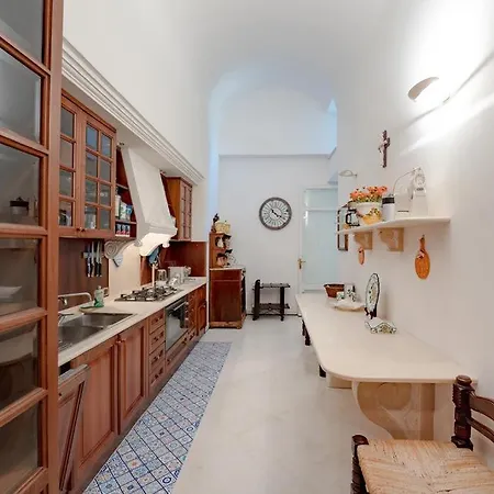4 Colonne, Apartment *
