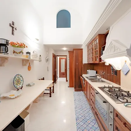 Apartment 4 Colonne,