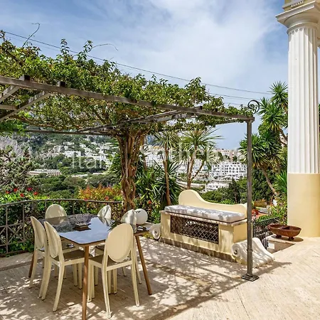 4 Colonne, Capri
