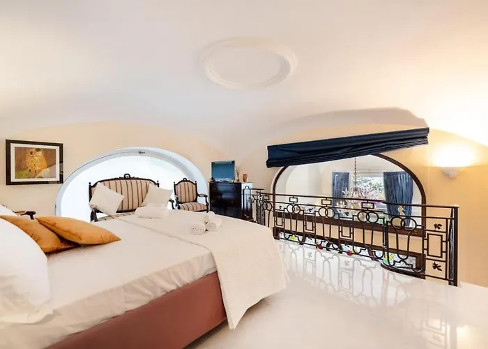 4 Colonne, Apartment