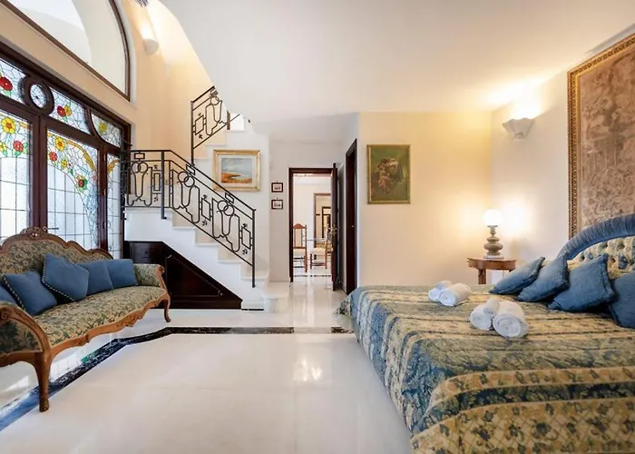 4 Colonne, Apartment *