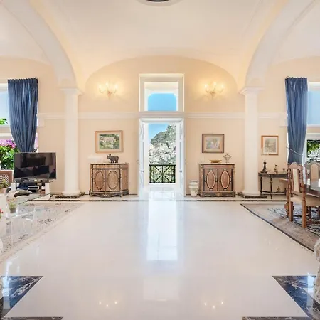 4 Colonne, Apartament Capri