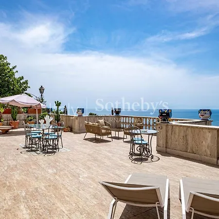 4 Colonne, Apartament